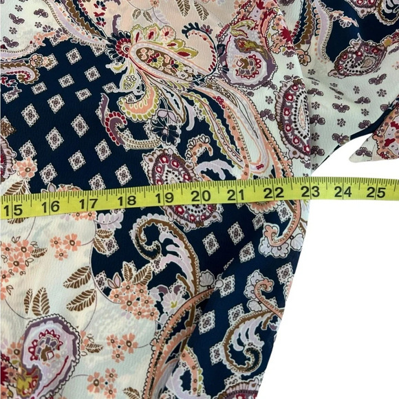 Daytrip Floral Blouse Style# TWC205 Size XS Button Front EUC - Picture 6 of 7